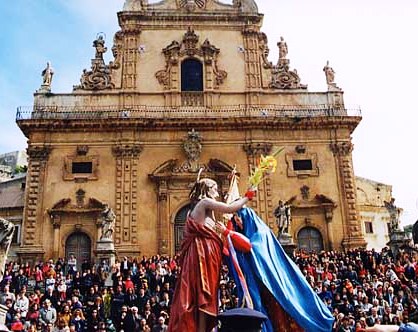 Easter Madonna Vasa Vasa by G. Scivoletto Easter Vasa Vasa Modica by G. Scivoletto